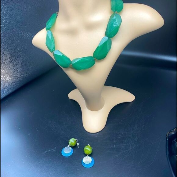 18” gold toned necklace with 3” extender with green stones paired with earrings - Picture 1 of 8